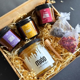 Zestaw prezentowy z miodem i świecami